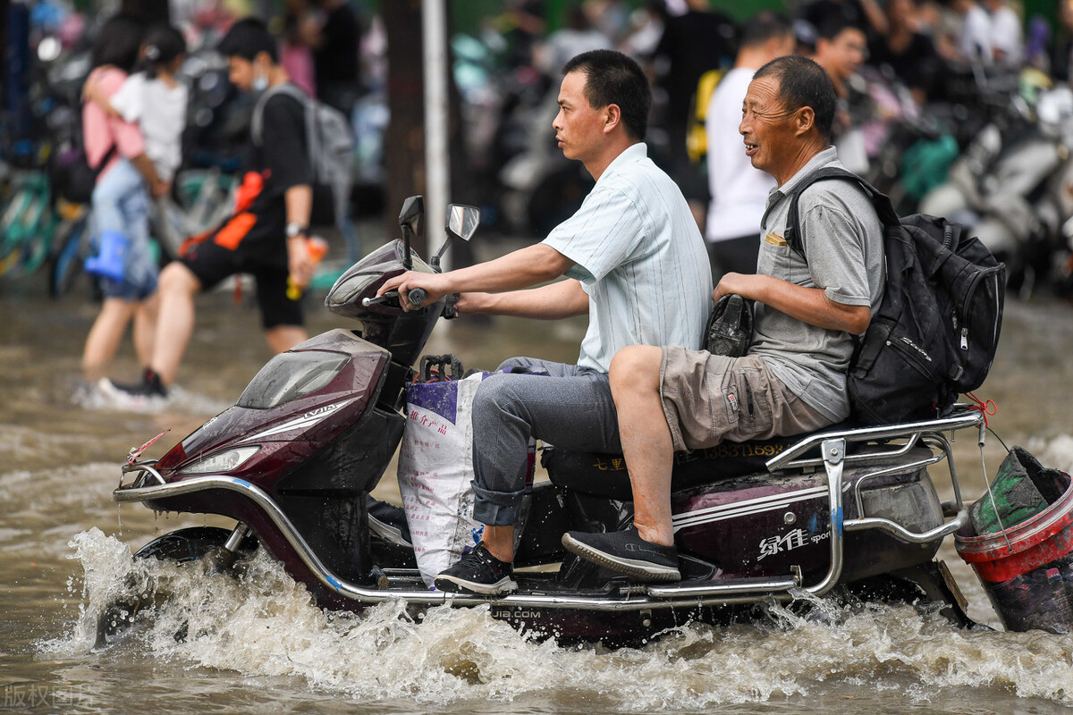 电动车电机进水后有卡顿怎么维修,电动车冬天后轮电机进水了怎么办