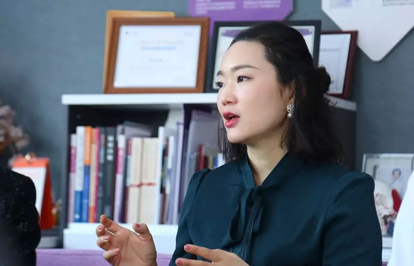 艾尔建亚太女掌门突访杭州酷塑小屋，依萱绮成减脂塑形打卡新地标