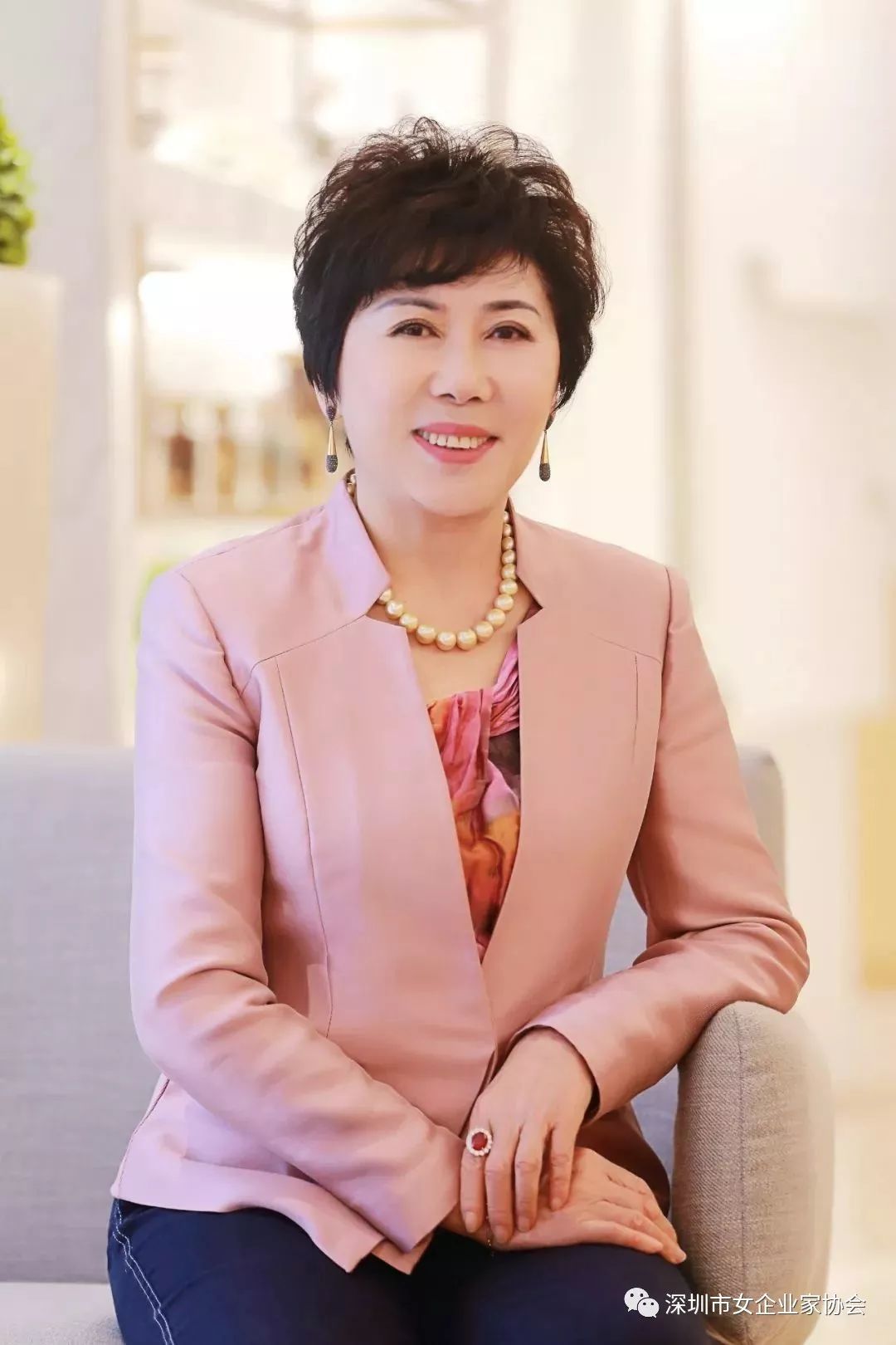 赢家服饰董事长陈灵梅创业历史,赢家时尚创始人陈灵梅照片