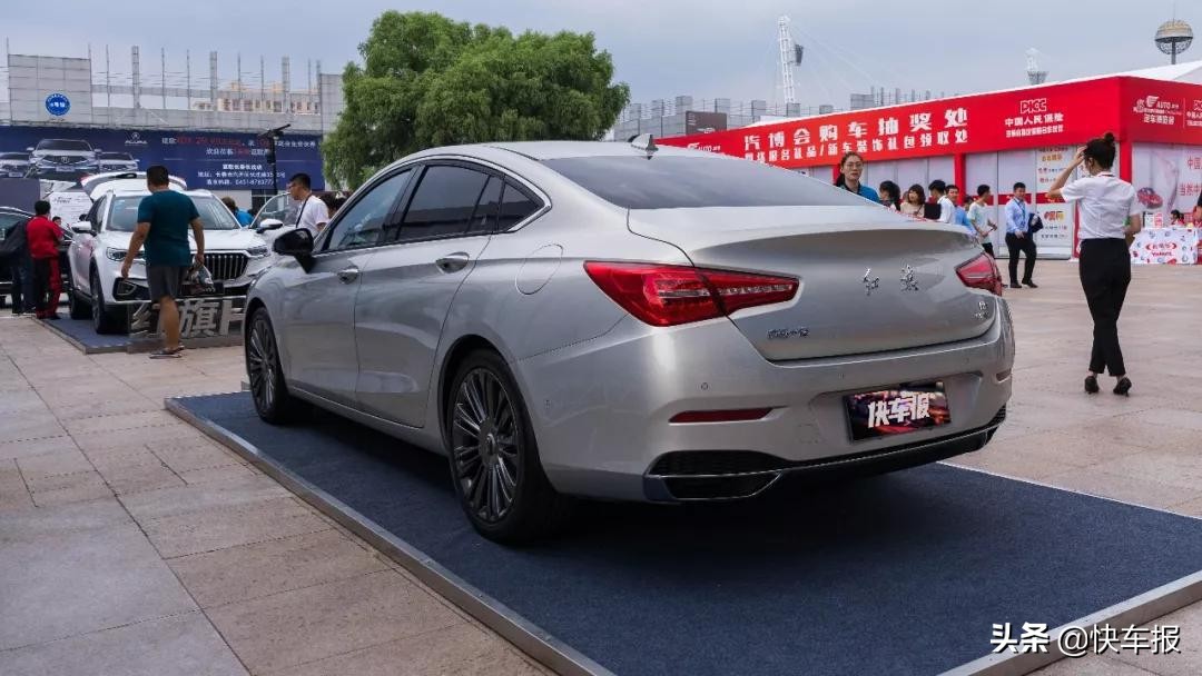 摸着方向盘感觉就很自豪，这就是红旗的魅力「快车体验117」