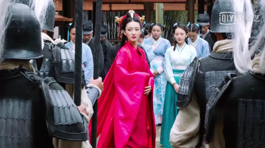 傅艺伟和温碧霞谁演妲己最好,温碧霞和王丽坤的妲己对比