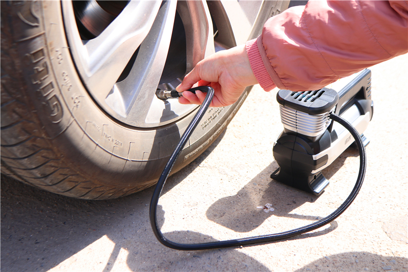 途虎王牌旋风t01充气泵使用方法,途虎汽车轮胎充气泵
