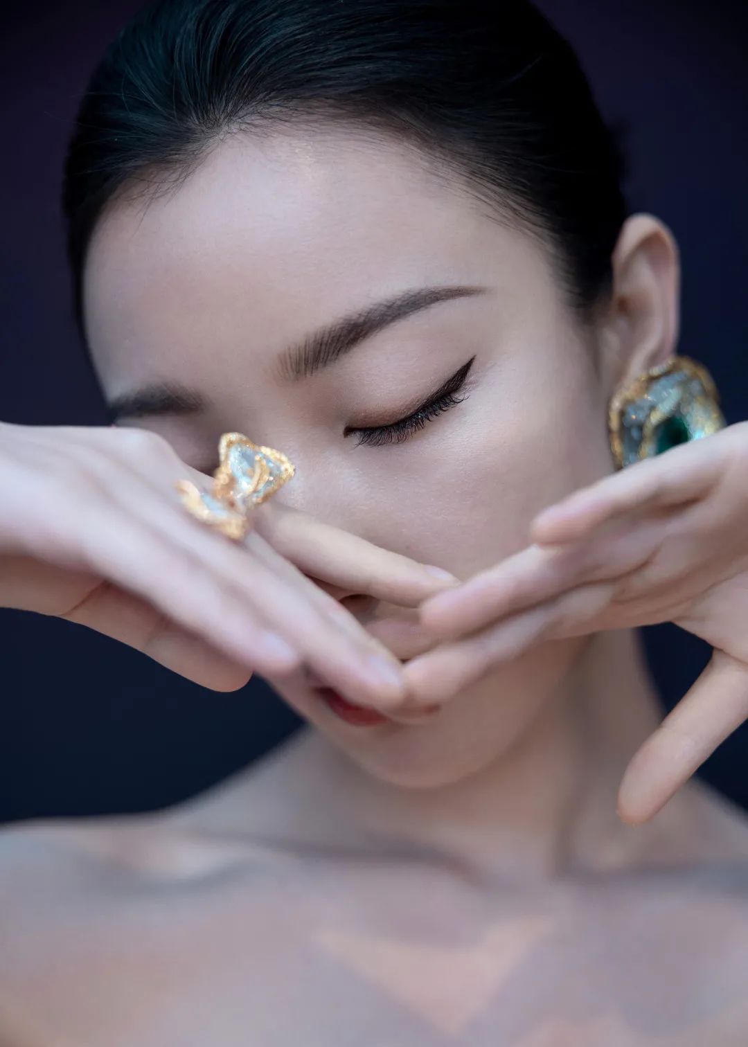 胶线笔画眼线教程新手手残党,手残党眼影教程探险家无眼线