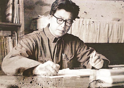 他的葬礼上，*放播**的是他作曲的《我和我的祖国》