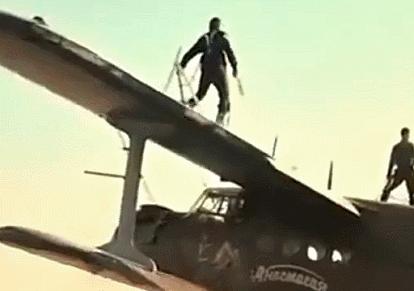 控制好你的表情和语言,控制好表情