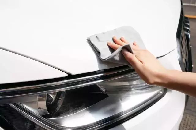 冬天车子灰尘大怎么办,灰尘渗透车漆怎么去除