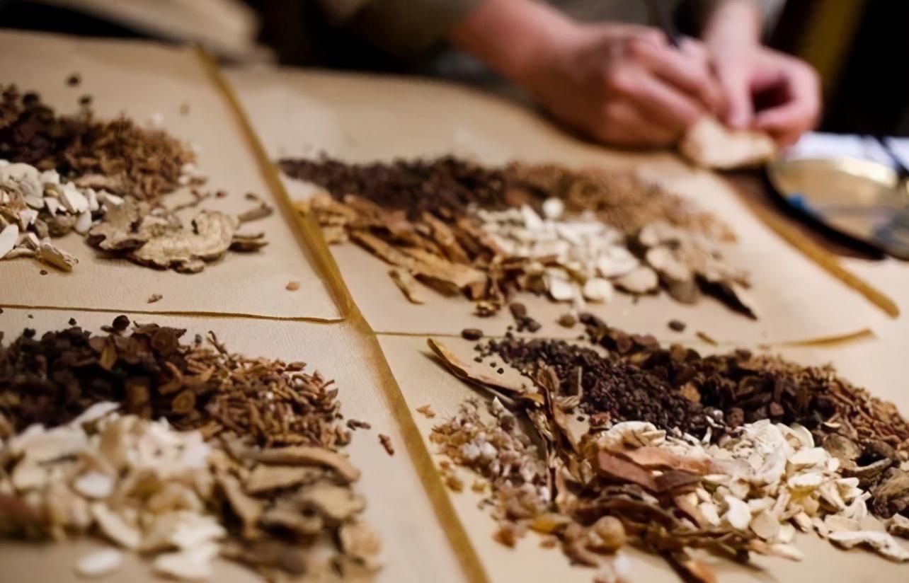 中医治“风湿性关节炎”1例,47岁,肝肾俱虚,双踝关节肿大