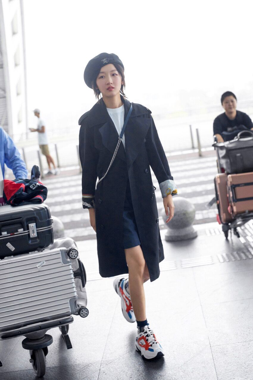 什么样的贝雷帽适合年轻人戴,白色有黑边的贝雷帽的正确戴法