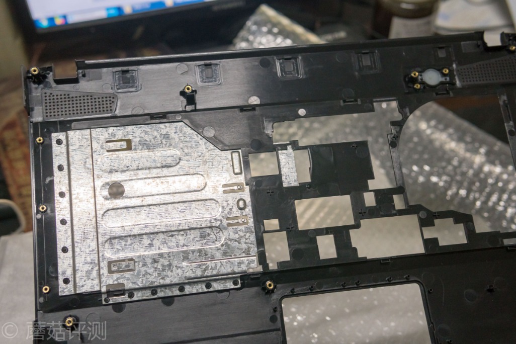 联想y400维修断轴,联想y400屏轴太紧