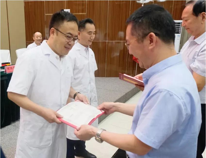 弘扬抗疫精神弘扬正能量,弘扬正能量众志成城抗疫情