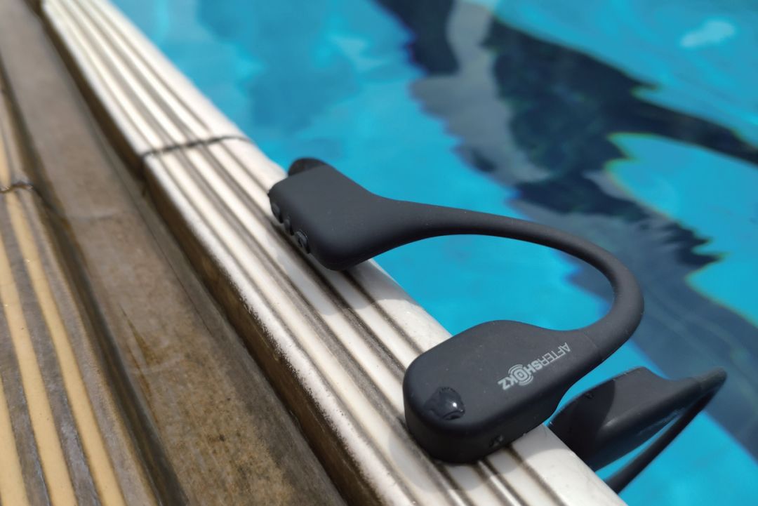 有了它终于能在游泳时听音乐了，还不用塞耳朵里