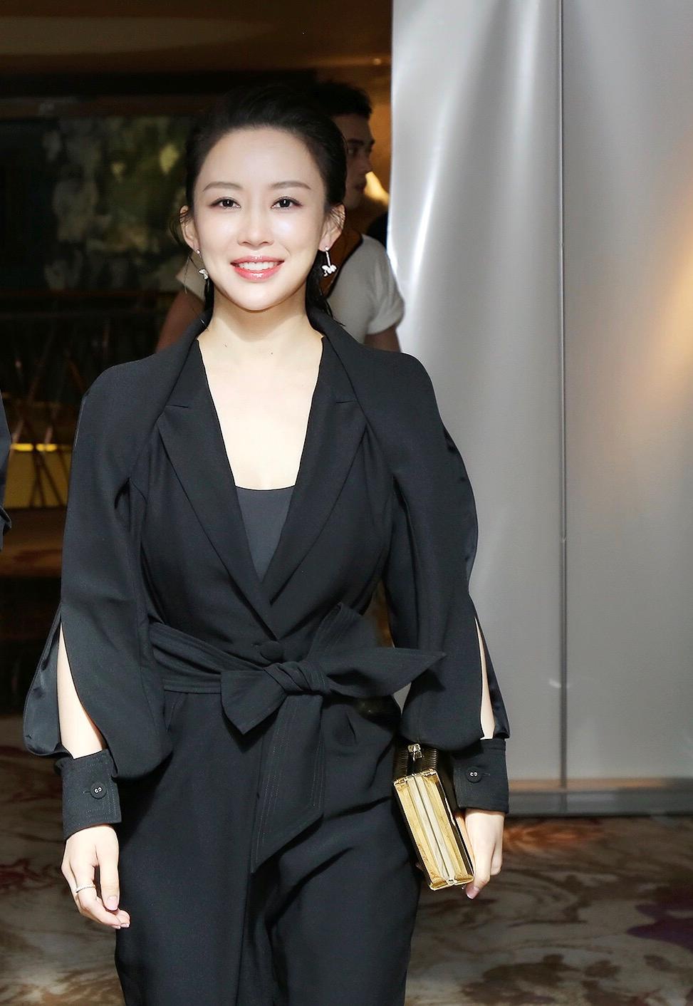 在赛场上为国争光，颜值惊人却感情不顺，潘晓婷如今怎样了？