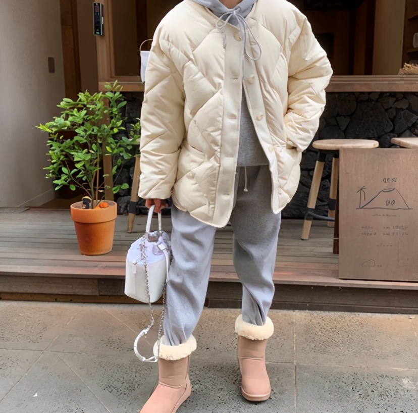 人气高的韩国ins穿搭博主夏季学生,ins博主推荐韩国轻熟风穿搭