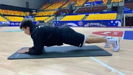 湖北这所乡村小学全年体育装备已安排！奥运冠军接力转发撑起爱~