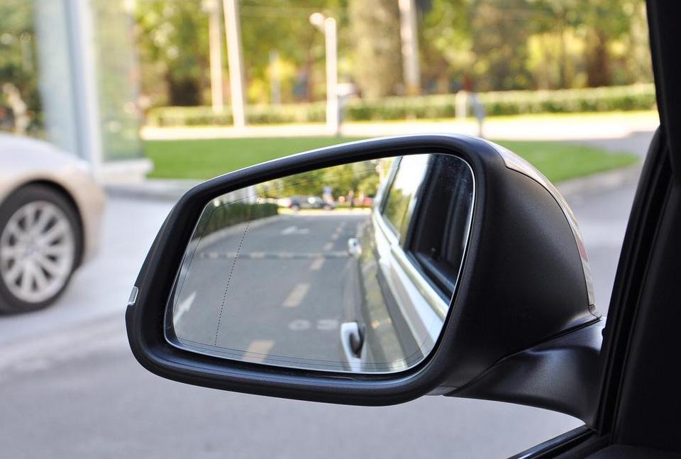 汽车后视镜有条虚线是干什么用的,汽车后视镜虚线有什么作用