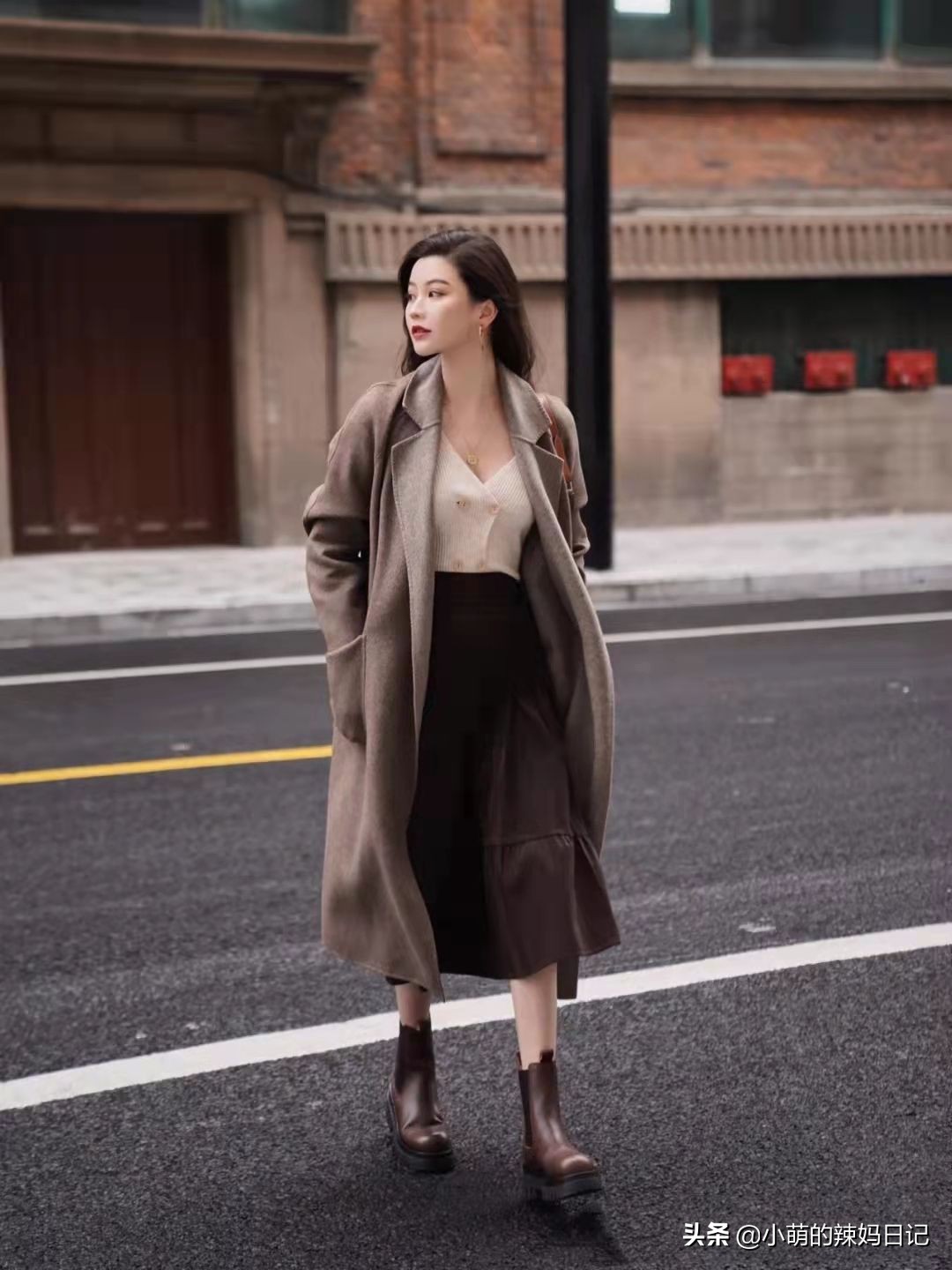 秋冬靴子推荐什么颜色,秋天哪个颜色靴子好看