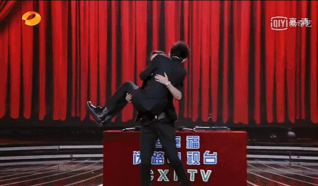 曾被劝整容，坚守姐弟恋，36亿喜剧女王马丽逆流而上自有精彩