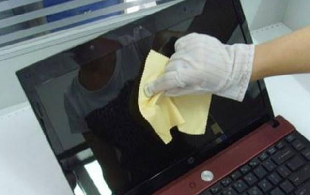 电脑屏幕脏了用酒精擦可以吗,电脑屏面脏用什么擦干净