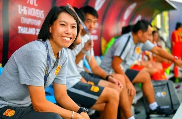 女足主教练水庆霞面对面,女足如何评价总教练水庆霞