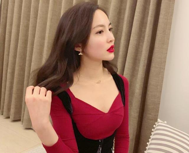 再见球迷丈夫,台球裁判女神重出江湖!她变得更有魅力了