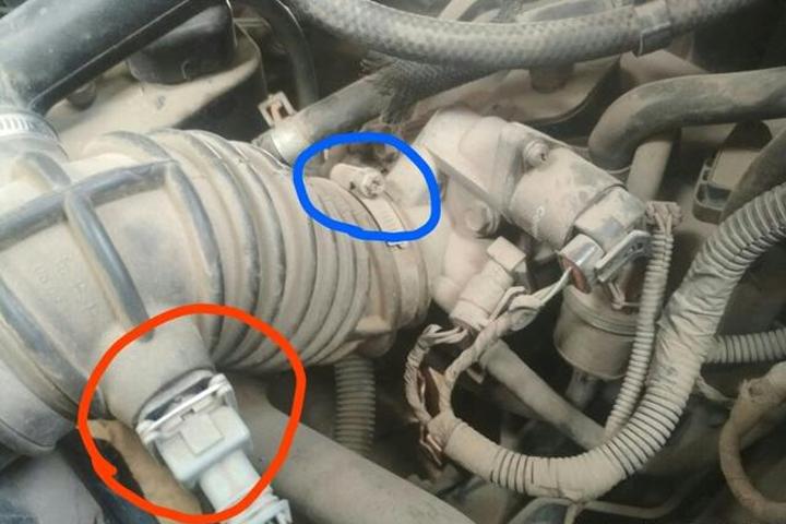 宝骏730清洗节气门视频教程,汽修工清洗节气门全过程