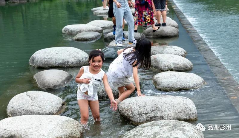 画一幅和足球有关的画简单图片,画一幅和足球相关的画