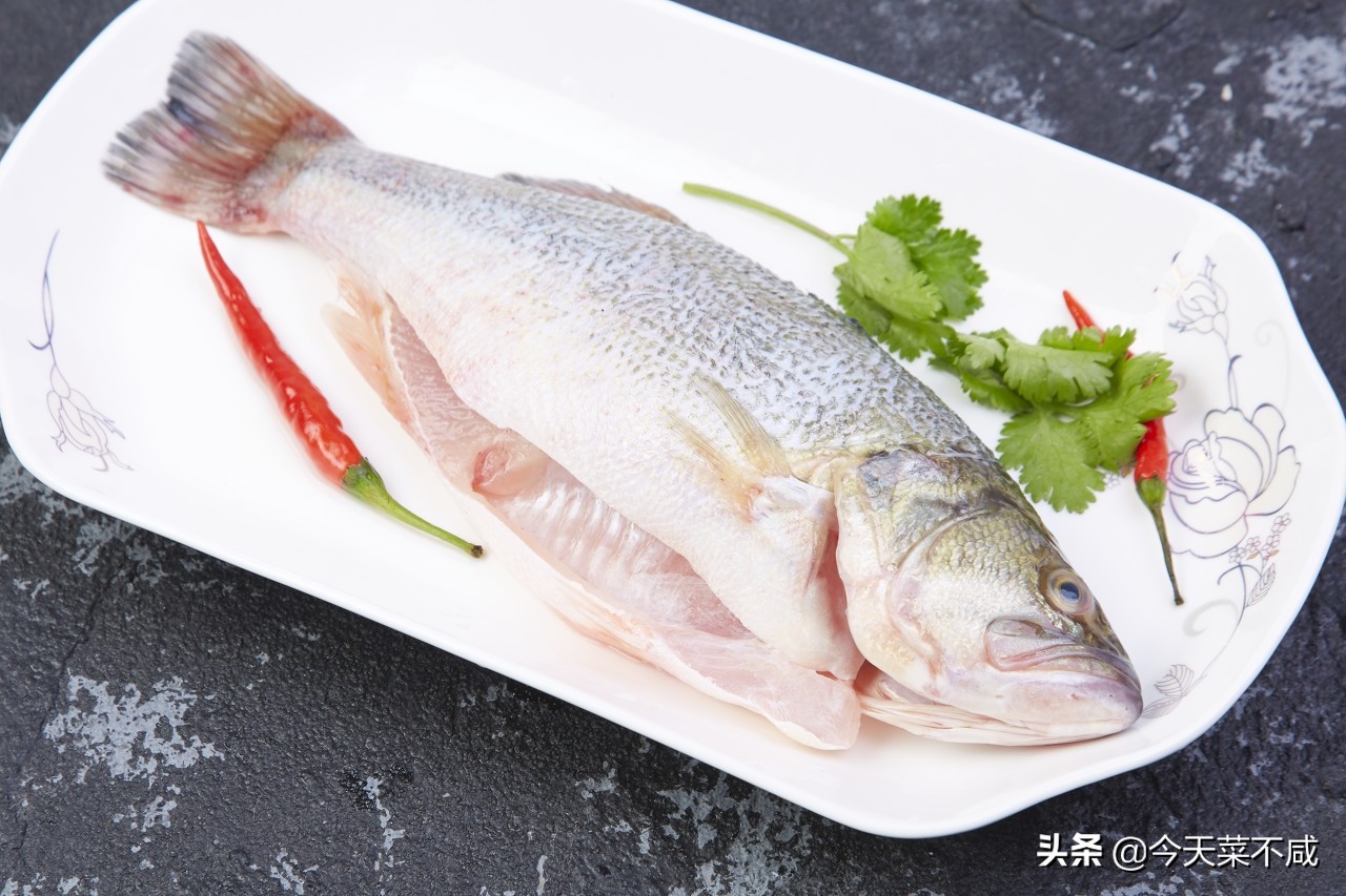 清蒸鲈鱼最正宗的方法,清蒸鲈鱼各种最正宗的方法