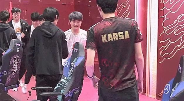 当浦东足球场一片沉默