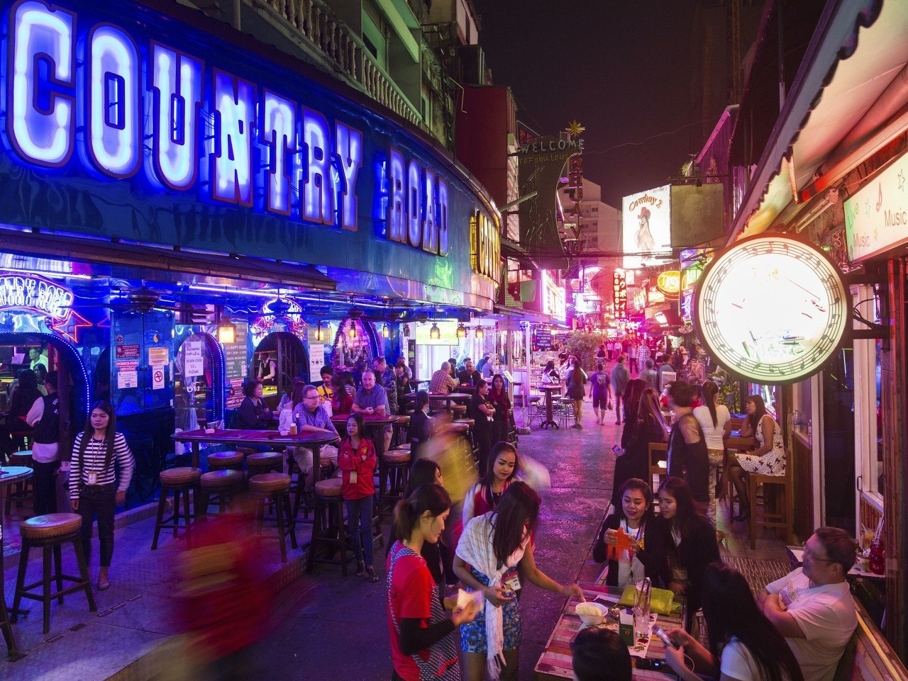 社交,团建,看球,听乐队……澳洲的酒吧可比你以为的有内容多了