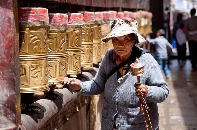 转经筒音乐完整,转经筒上的梵音