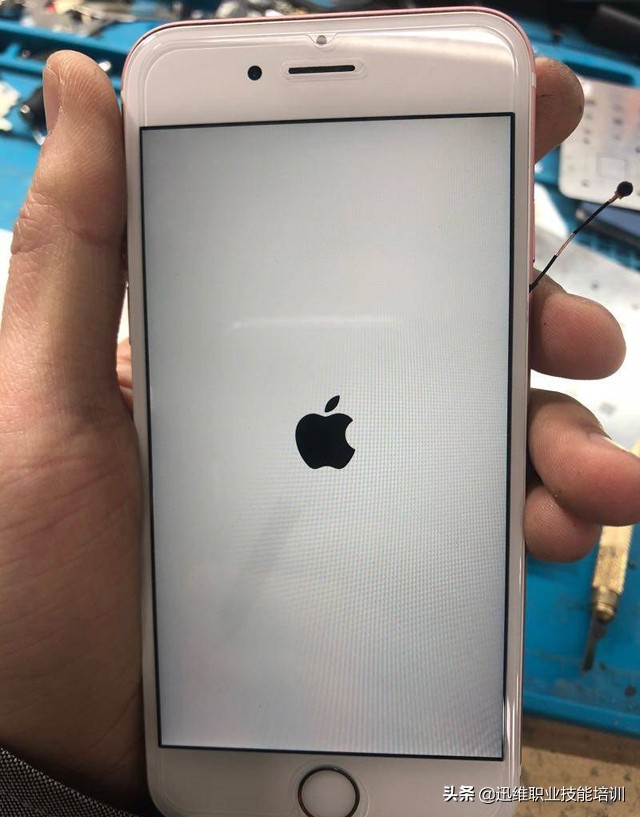iphone6s进水不触摸,iphone6s进水了无法开机