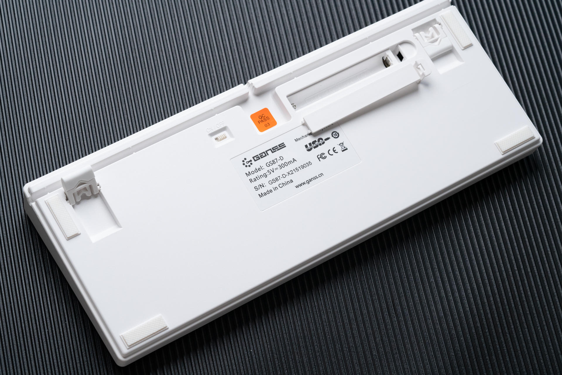 入门级性价比热插拔键盘,高斯键盘gs87d什么轴最好用