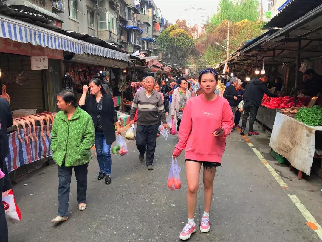 菜市男孩视频素材,菜市场男童