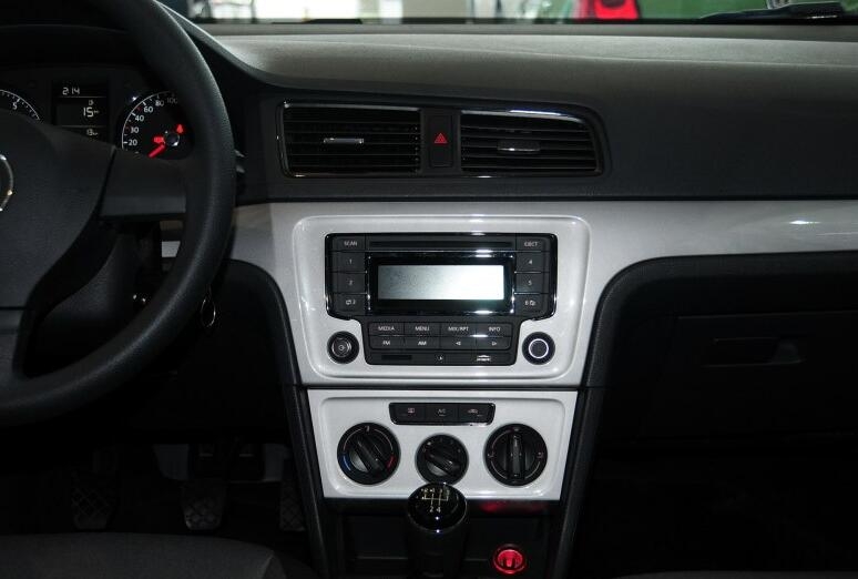 6年车龄的大众朗行值多少钱,朗逸两厢车和朗行有什么区别