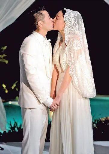 意外坠楼改变人生轨迹的郑希怡,郑希怡坠楼原因