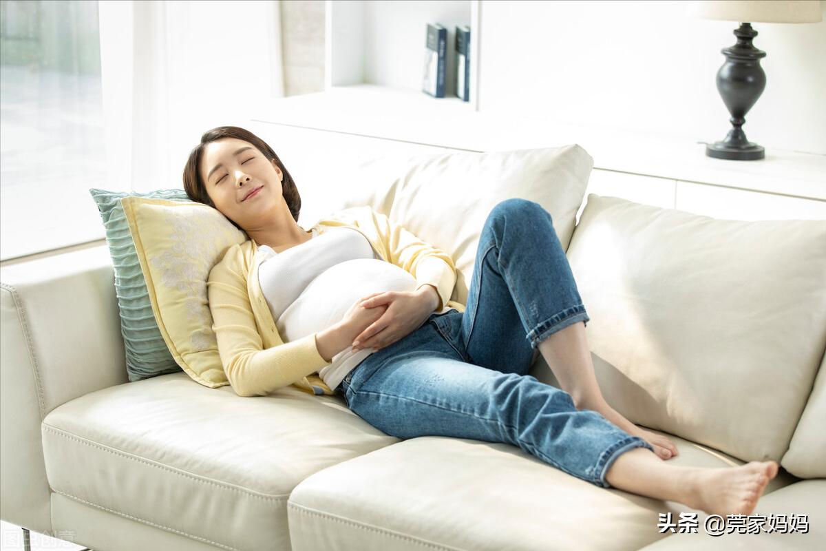 婴儿身上出现青斑图片,新生宝宝很黑的原因