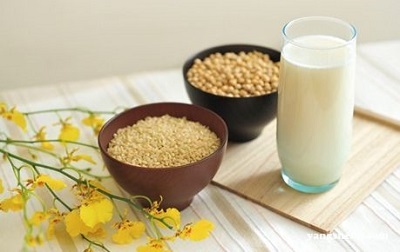 女人长期喝豆浆对乳腺有什么影响,喝豆浆会得子宫内膜息肉吗