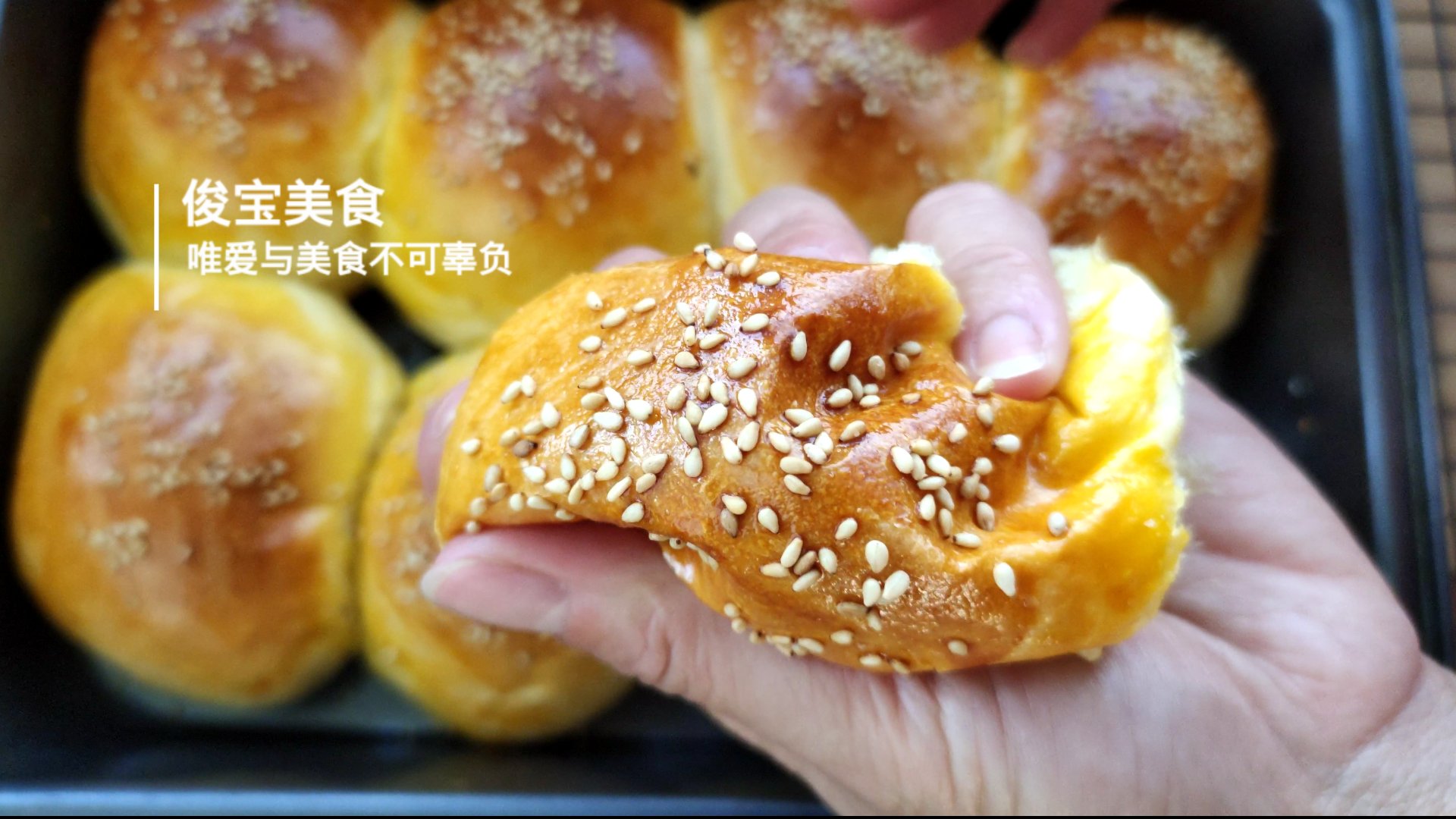 手揉面包烘焙教程,不用高筋面粉揉出膜的面包做法