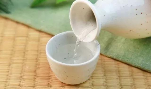 白酒治白粉虱,白酒加啤酒可以治白发吗