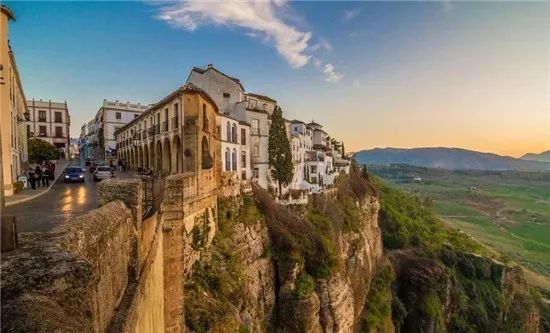 行走的老钱：私奔去浪漫的“两牙”