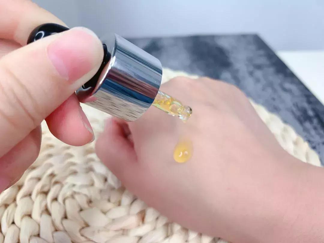 明星童颜秘诀，每1秒卖出10瓶的TA，素人高呼有效淡纹、去暗沉！