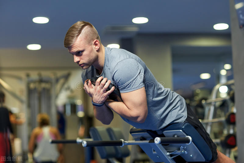 分享一套腹肌马甲线训练计划,基础的练腹跟马甲线动作