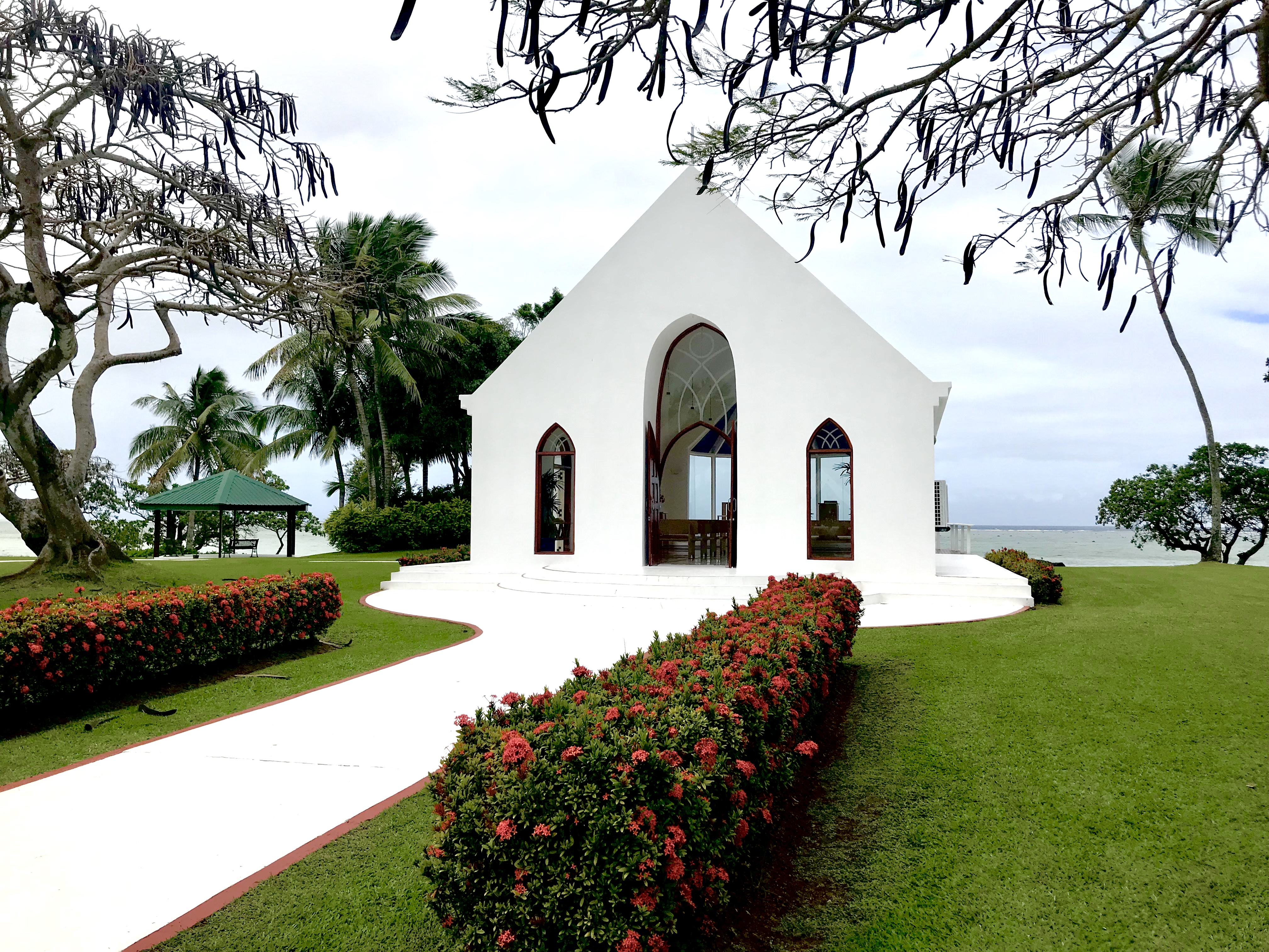 简单生活，在这个蓝天白云晴空万里的浪漫岛国，浪费时间才是正事