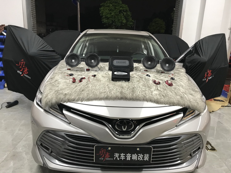 深圳丰田凯美瑞音响改装,东莞汽车音响改装第八代凯美瑞
