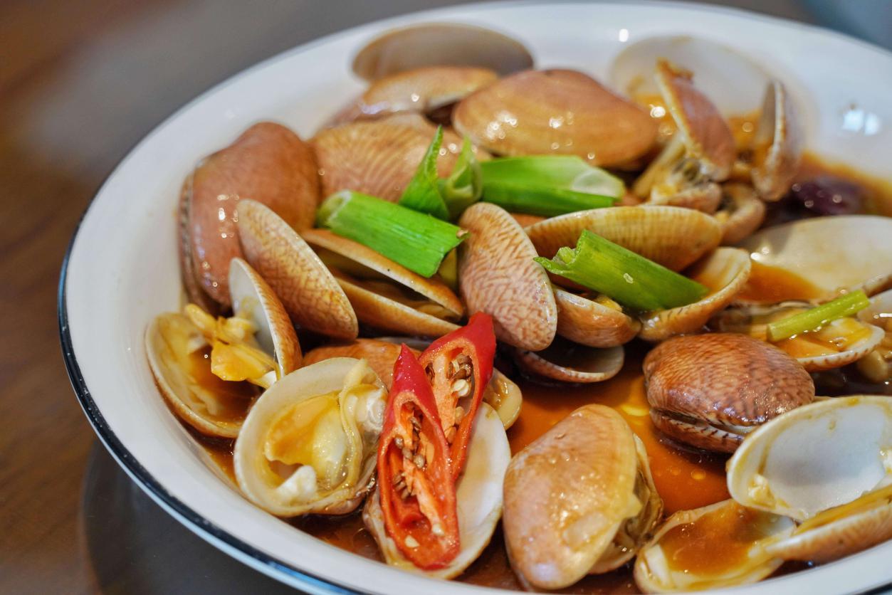 如何判断花蛤是否炒熟,如何辨别花蛤是否是活的