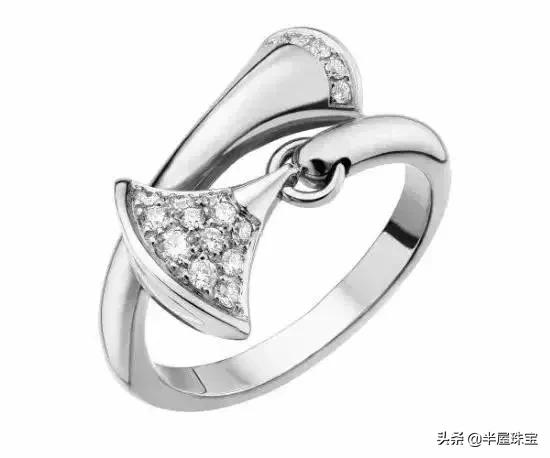 李湘晒奢华珠宝 (李湘戴的珍珠项链)