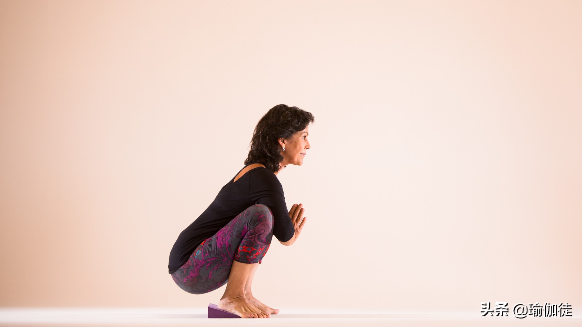 瑜伽小腿肌肉怎么放松,缓解腿部僵硬的瑜伽动作