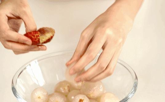 为了阻止荔枝集体自杀，古往今来荔枝控们费尽心机（菲李漫画）