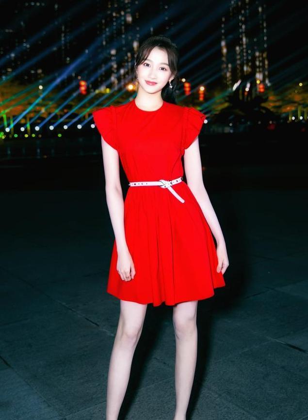 关晓彤穿得那么美要去见鹿晗吗,关晓彤的魅力如何俘获鹿晗