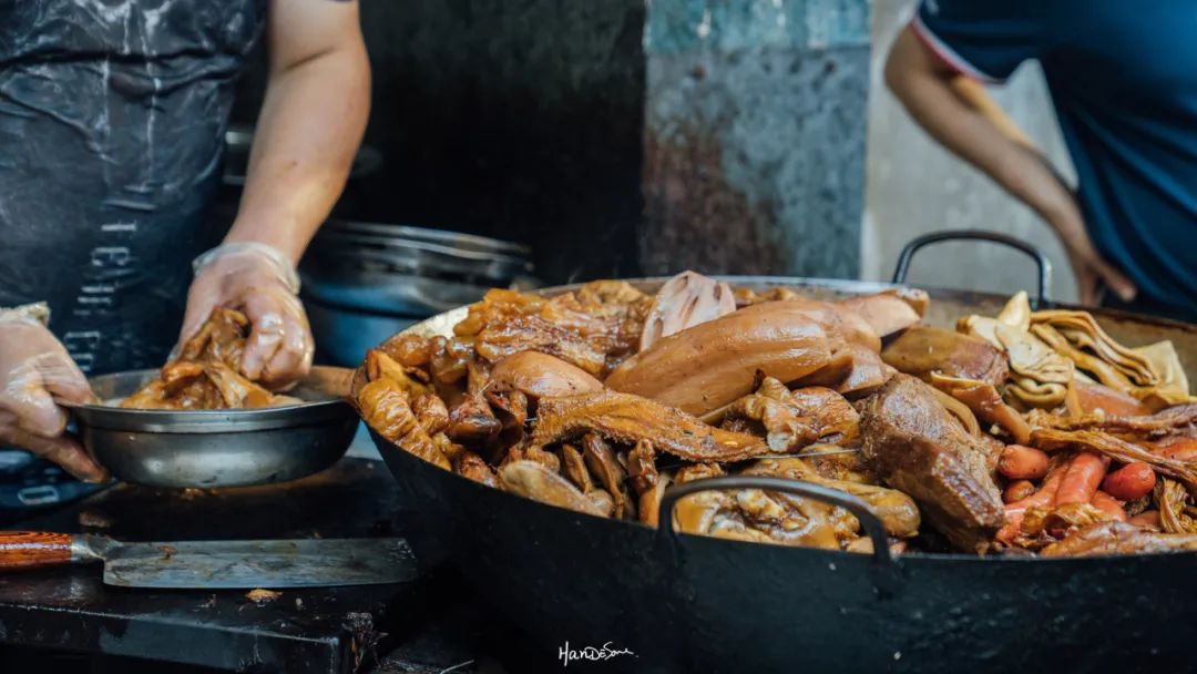 武汉吴长子卤菜,武汉卤菜店视频